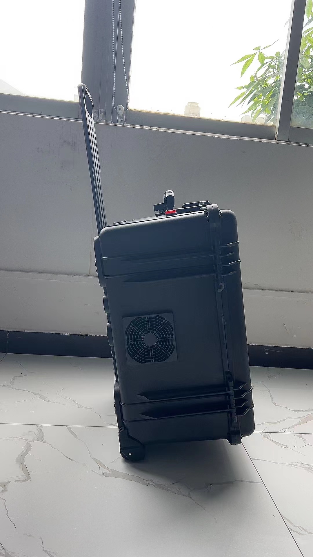 盐湖手拉箱型移动通信干扰器